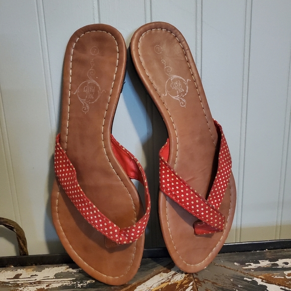 Sole Mates Rockabilly Flip Flops Red Polka Dot Thin Strap Minimal Barely There 7 - Picture 1 of 6